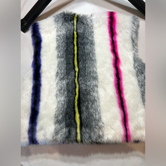 Faux Fur Ski ⛷️ Vest - Picture 2 of 5